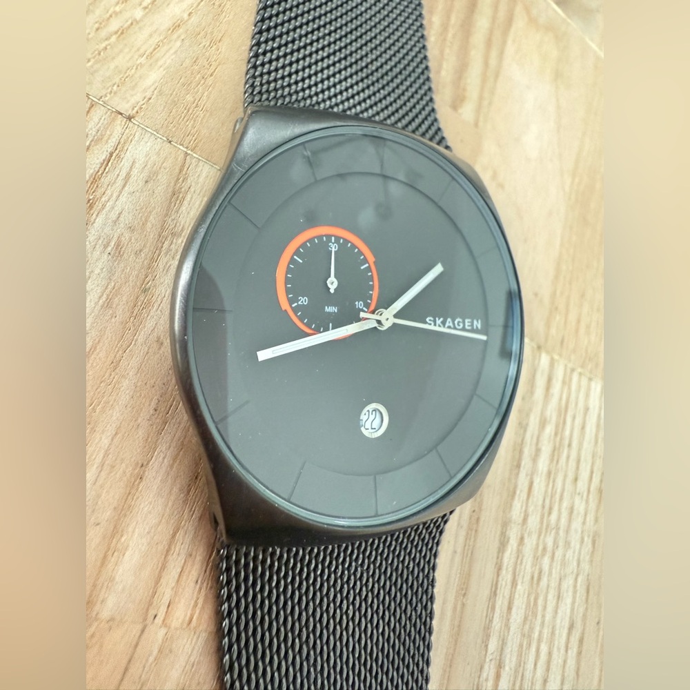 Skagen men’s Havene gunmetal gray Chronograph watch NEW BATTERY